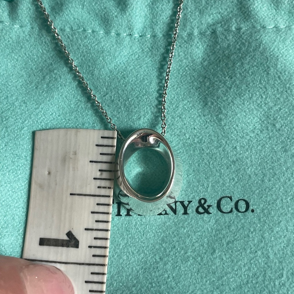 Tiffany & Co. oval necklace - Picture 2 of 4